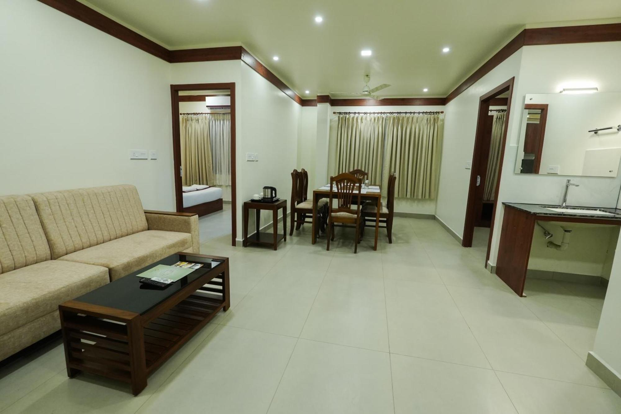 Hotel Royalton Residency Mundakāyam Exterior foto